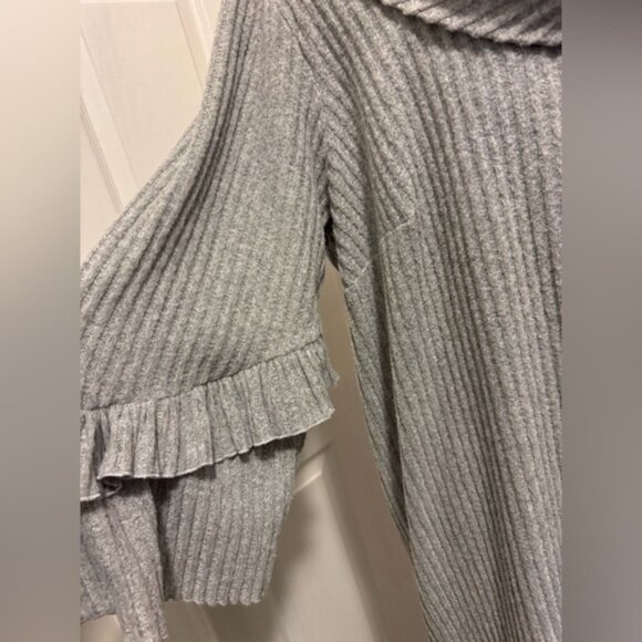 Elegant Gray Women's Dress - Picture 2 of 10